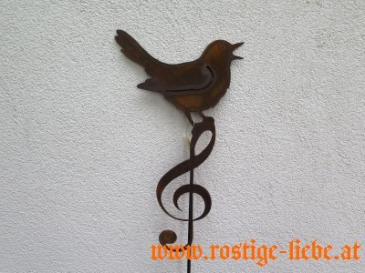 Edelrost Stab Amsel auf Notenschlüssel