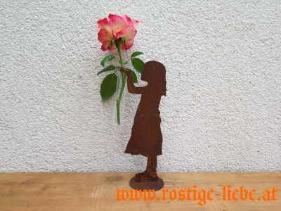 Edelrost Blumenkind Mädchen mit Reagenzglas