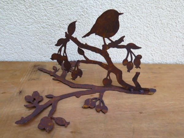 Edelrost Aufleger Vogel mit Hagebutten